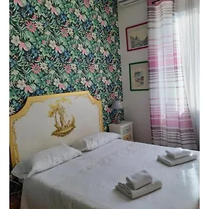 https://domus-romuli.it-romehotels.com